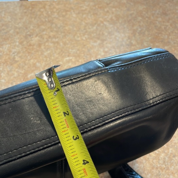 Black leather Wilson’s Leather purse - Picture 11 of 13